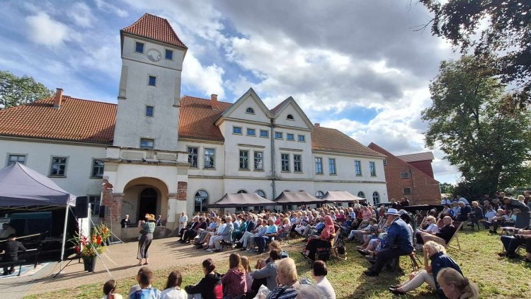 Powiat sztumski. Muzyka Chopina popłynęła w Stążkach.
