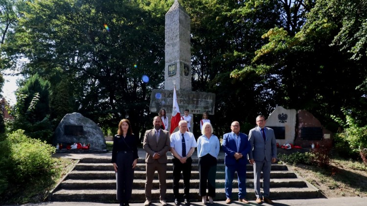 Nowy Staw. Upamiętnienie 85. rocznicy wybuchu II wojny światowej.