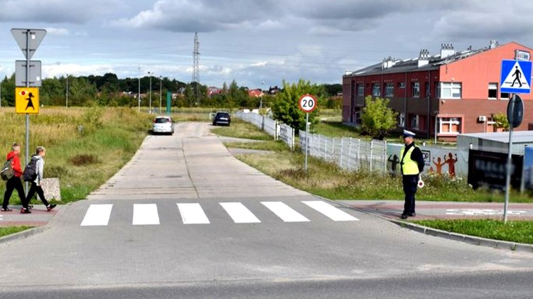 Bezpieczna droga do szkoły - wrześniowa akcja malborskich policjantów.