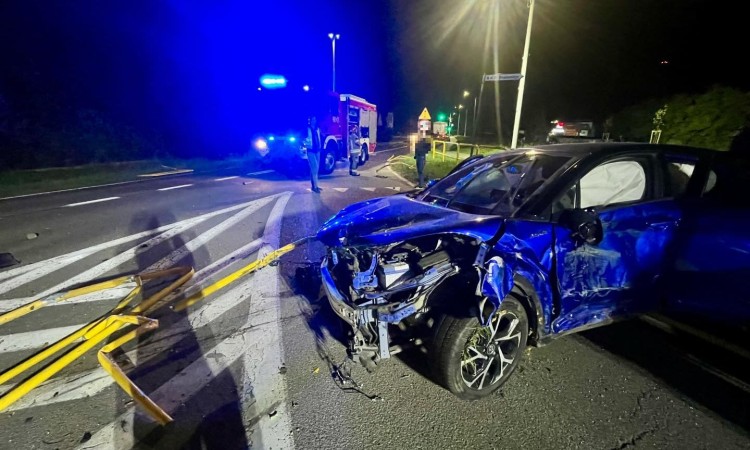 14-latka wzięła samochód ojca i uderzyła w barierki na ul. Głowackiego…