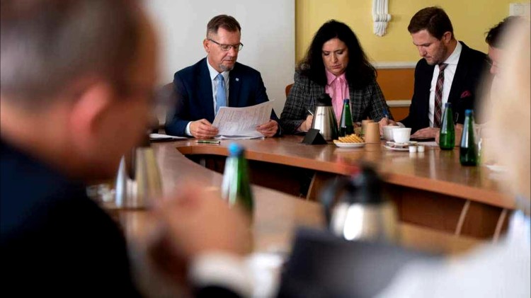 Jak skutecznie chronić Żuławy przed powodzią? – spotkanie samorządowców z władzami województwa.