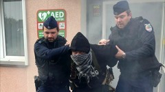 Mikołajki Pomorskie. Uzbrojony napastnik i pożar pomieszczenia w urzędzie – wspólne ćwiczenia służb.