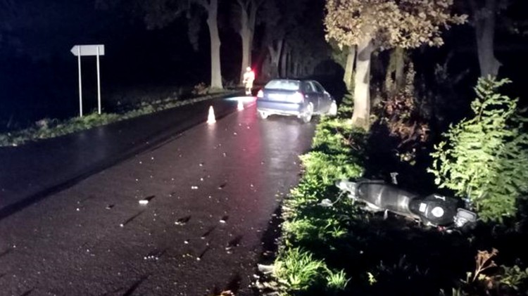 Zderzenie motoroweru z osobówką w Brzózkach – policja wyjaśnia przyczyny zdarzenia.