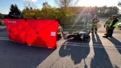 DW515. Zderzenie motocykla z osobówką w Nowej Wsi Malborskiej – kierowca jednośladu zabrany do szpitala przez LPR.