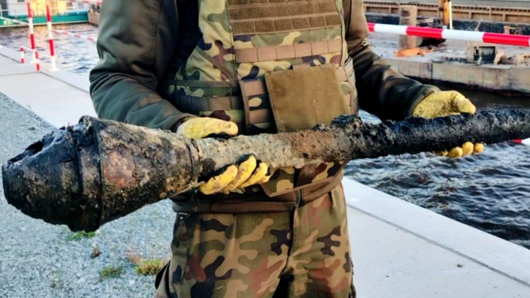 Granatnik przeciwpancerny wyłowiono z rzeki Elbląg.