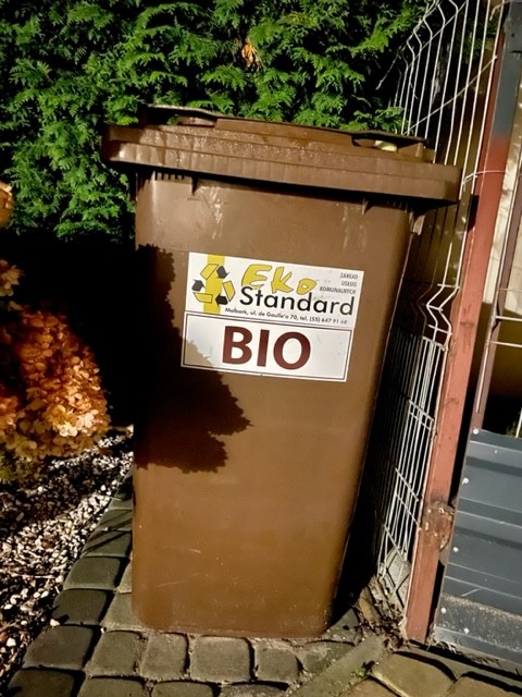 OPŁATA ZA ŚMIECI CORAZ DROŻSZA, A PIENIĘDZY I TAK BRAKUJE. FRAKCJA ENERGETYCZNA TRAFI Z MALBORKA DO GDAŃSKIEJ SPALARNI.