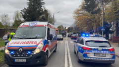 POTRĄCENIE NA PRZEJŚCIU DLA PIESZYCH W MALBORKU NA UL. 500-LECIA. POLICJANCI APELUJĄ O ZACHOWANIE SZCZEGÓLNEJ OSTROŻNOŚCI.