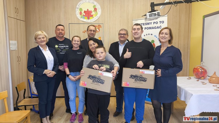 Fundacja Lokalni przekazała dwa laptopy wychowankom Specjalnego Ośrodka…