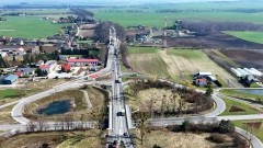 DK 22. Na finiszu prac między Czarlinem i Knybawą.