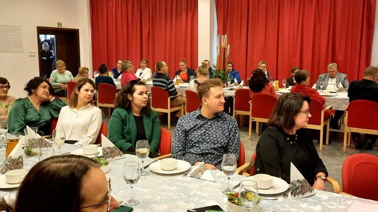 Nowy Dwór Gdański. Wigilijne spotkanie rodzin zastępczych i przedstawicieli rodzinnych domów dziecka.