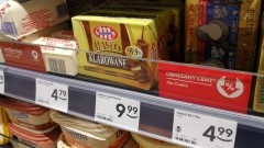 Masło drożeje na potęgę, a sklepy robią coraz mniej promocji. Spadki rdr. są mocno dwucyfrowe