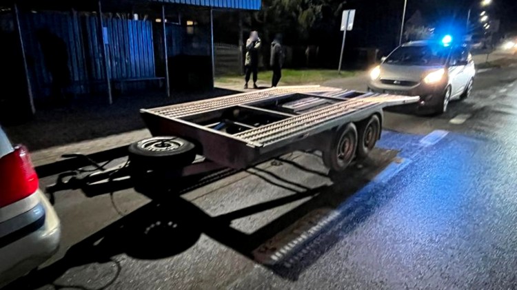 Malbork. Dwie osoby zatrzymane w sprawie kradzieży przyczepy.