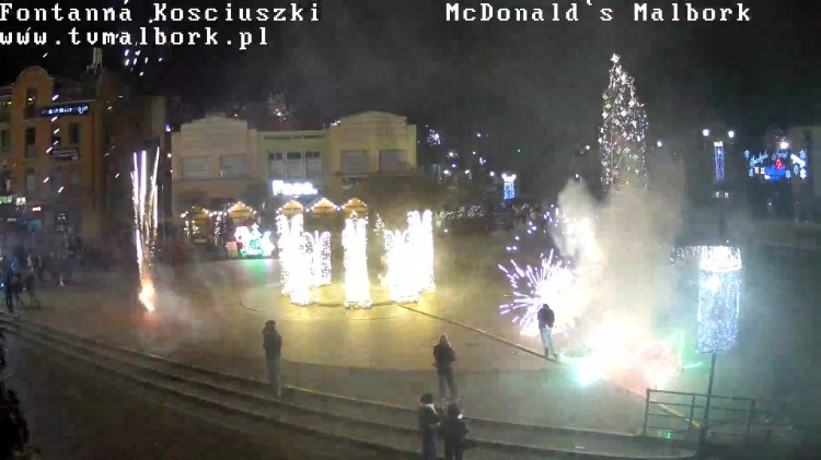 Mieszkańcy Malborka powitali Nowy 2025 Rok. Zobacz wideo i zdjęcia