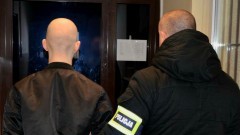 Nowy Dwór Gdański. 15-latek w rękach policji – na elewacji budynku namalował treści o tematyce faszystowskiej.
