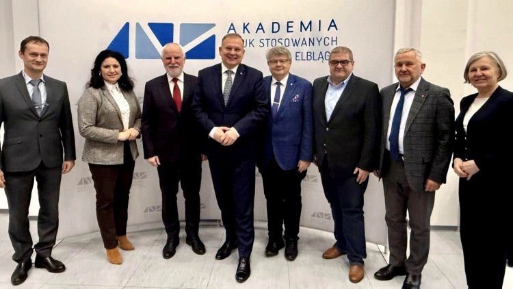 Forum Konsultacyjne Akademii Nauk Stosowanych z udziałem starostów Barbary Ogrodowskiej i Piotra Szwedowskiego.