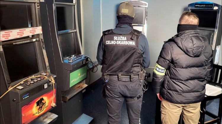 40-latka z narkotykami i nielegalne automaty – wspólne działania policjantów…