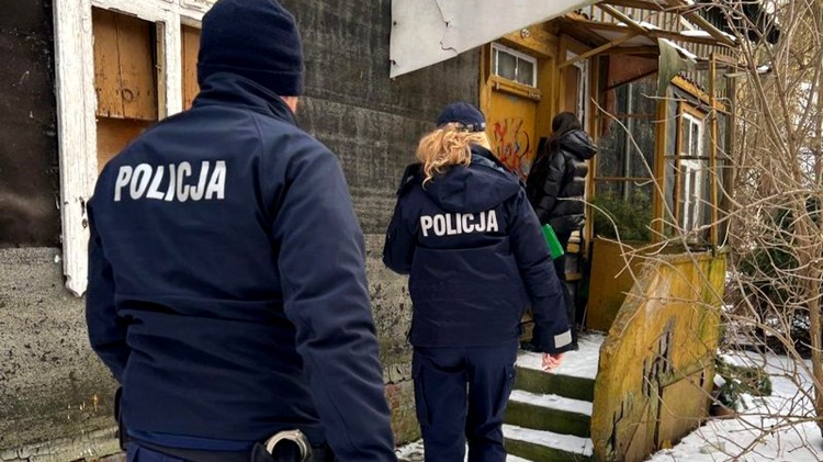 Malbork. Wspólne działania służb ukierunkowane na pomoc osobom w kryzysie bezdomności.