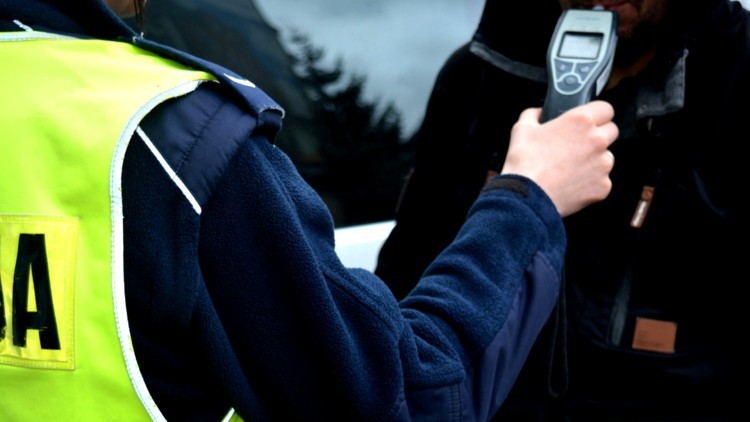 Malbork. Na widok policjantów zawrócił – kierowca miał blisko promil alkoholu w organizmie.