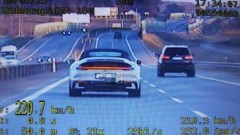 Przekroczył prędkość o 100 km/h i został ukarany mandatem karnym 2500 zł. Innych pięciu kierowców za nadmierną prędkość straciło prawo jazdy.