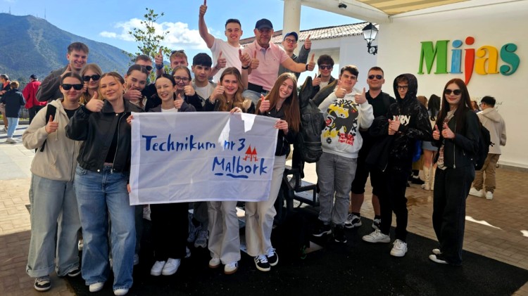 Uczniowie Technikum nr 3 na praktykach zawodowych w Hiszpanii.