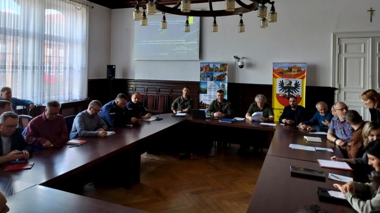 Szkolenie dotyczące obronności z udziałem przedstawicieli samorządów i służb.