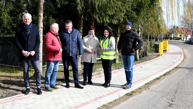 Zakończenie pierwszego etapu przebudowy drogi powiatowej nr 2335G Nowotna-Tujsk.
