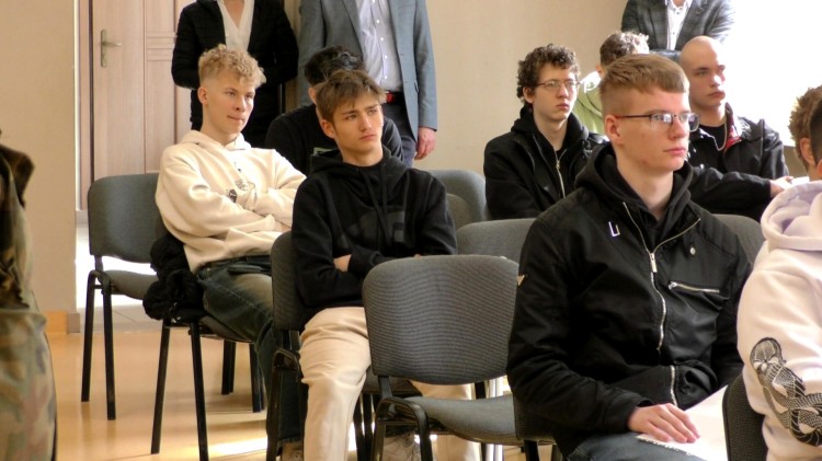 Rozpoczęła się kwalifikacja wojskowa w powiecie malborskim – młodzi mężczyźni stawiają się do służby. Wideo