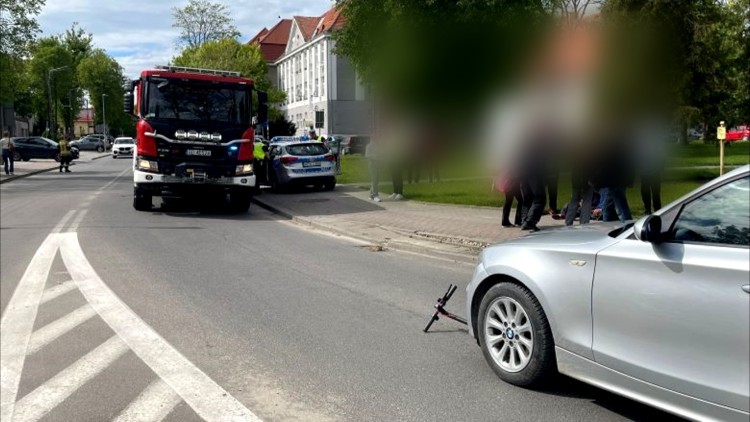 Potrącenie na przejeździe dla rowerów w Sztumie. 18-latka na hulajnodze trafiła do szpitala.