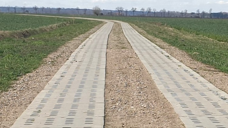 Modernizacja drogi śródpolnej w Starej Kościelnicy – gmina Miłoradz pozyskała dofinansowanie.