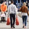 Polacy zmienili nawyki. Wciąż oszczędzają na zakupach, ale najmniej na lekach, żywności i napojach