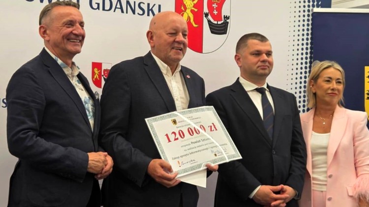 Powiat Sztumski z dotacją na cyfryzację geodezji.
