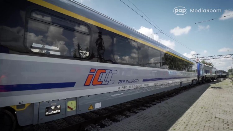 PKP Intercity wzmacnia park wagonowy i zwiększa prędkość podróży…
