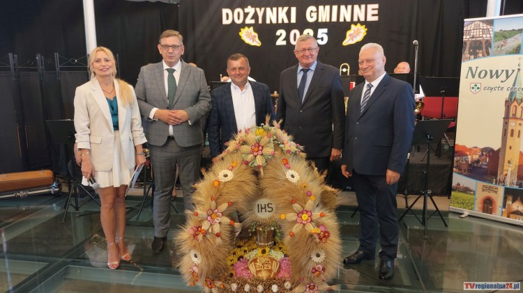 Sołectwo Lubstowo zwycięzcą konkursu na Najładniejszy Wieniec podczas Dożynek Gminnych w Nowym Stawie. Wideo i zdjęcia