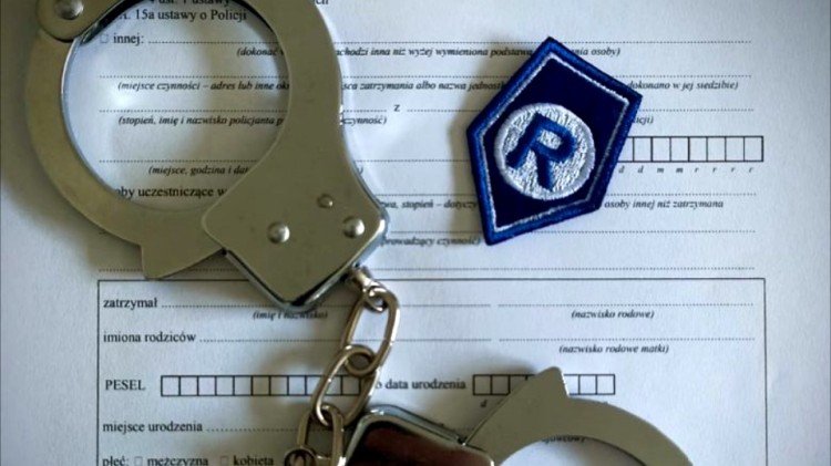 Policja w Sztumie zatrzymała kierowcę łamiącego sądowe zakazy. 