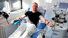Strażak i ratownik Filip Tubiak oddał szpik, by dać komuś szansę na życie.