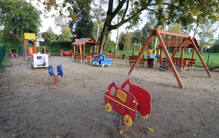Nowy plac zabaw przy Klubie Malucha w Nowym Stawie gotowy.