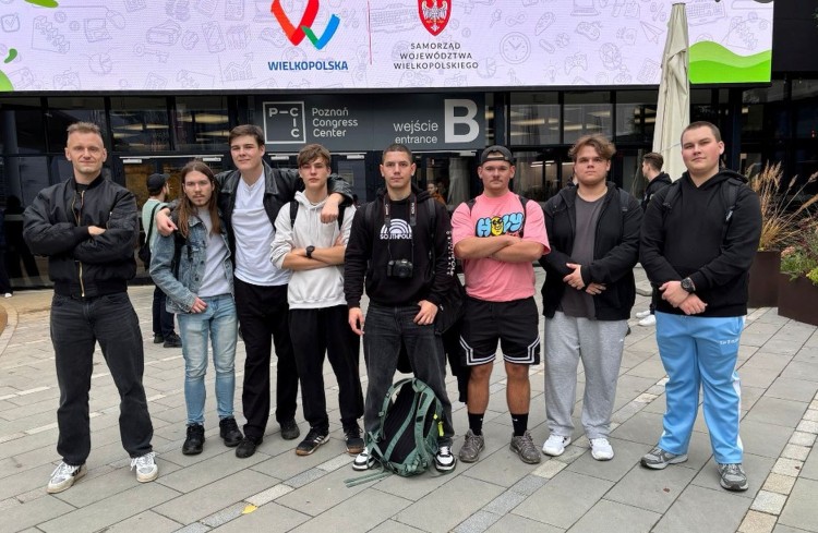 Informatycy z Technikum nr 3 w Malborku odkrywają tajniki gier komputerowych na PGA.