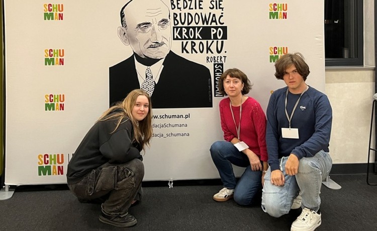 Uczniowie Technikum nr 3 w Malborku na zjeździe Szkolnych Klubów Europejskich w Warszawie.