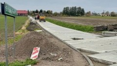 Kończy się budowa drogi gminnej w Grochowie Pierwszym.