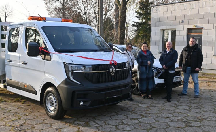 Nowe samochody w Wydziale Infrastruktury Powiatu Nowodworskiego – większa sprawność i komfort pracy.