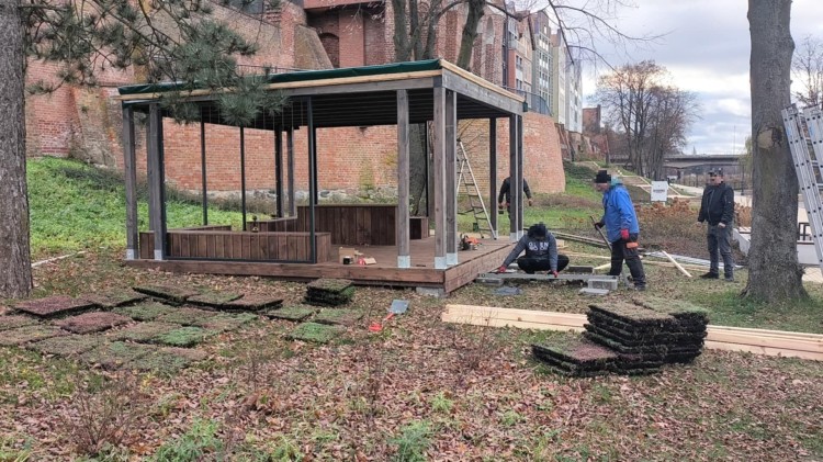 Na bulwarach nad Nogatem powstaje nowa altana – projekt z Budżetu Obywatelskiego 2025 w realizacji. Wideo