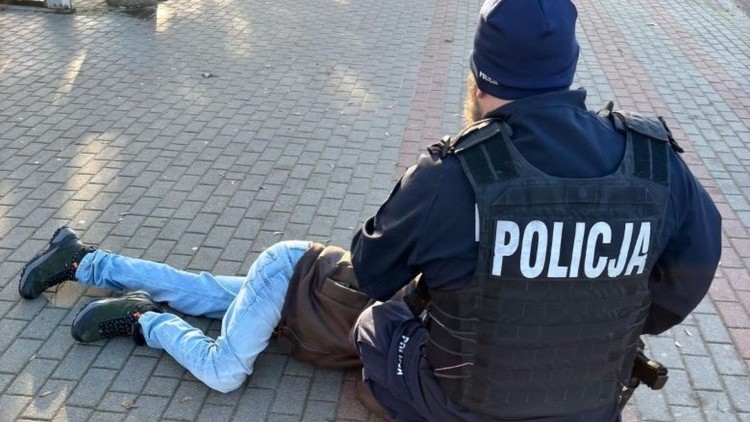 Sztumscy dzielnicowi uratowali życie mężczyzny.