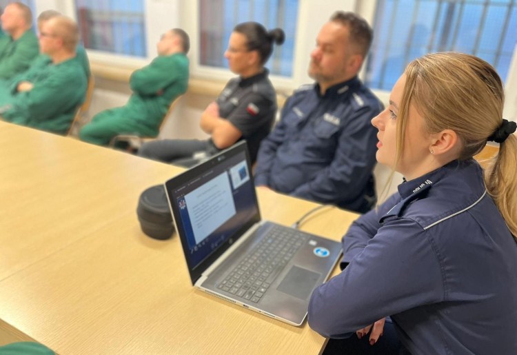 Świadomy kierowca – policjanci z Malborka w programie resocjalizacyjnym dla skazanych kierowców.