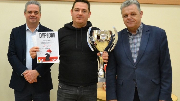 Świąteczny Turniej Szachowy w Starym Polu - zwyciężył Karol Goździejewski.