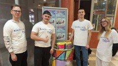 Miliony monet dla Zosi – uczniowie Technikum nr 3 w Malborku wspierają małą bohaterkę.