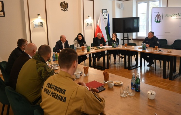 Posiedzenie Powiatowego Zespołu Zarządzania Kryzysowego w Nowym Dworze Gdańskim.