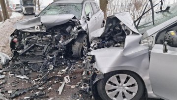 Czołowe zderzenie dwóch pojazdów na drodze Złotowo–Krzyżanowo.