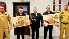 Strażackie pożegnanie w Malborku - dwóch funkcjonariuszy przechodzi na emeryturę.