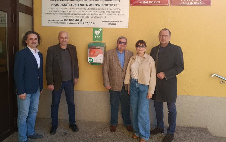 Nowe defibrylatory AED dostępne całodobowo w powiecie malborskim.