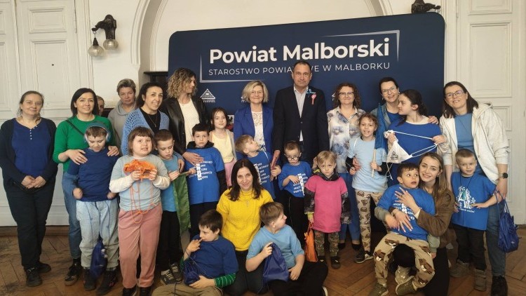 Podopieczni SORW dla Dzieci i Młodzieży z Autyzmem odwiedzili Starostwo Powiatowe w Malborku.